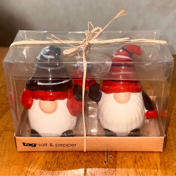 TAG Patriotic Gnomes Red White & Blue Ceramic Salt & Pepper Shakers BRAND NEW! - Picture 2 of 6